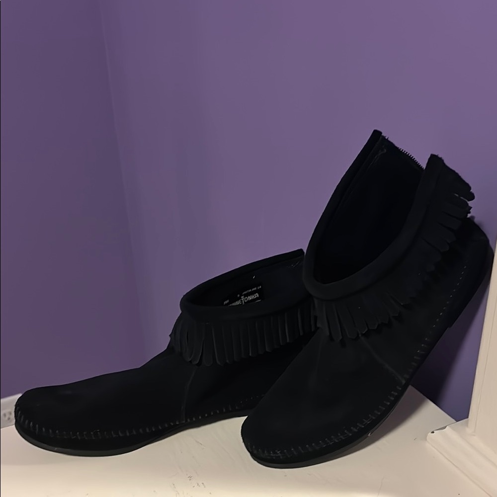 Minnetonka Black Moccasin Shoes